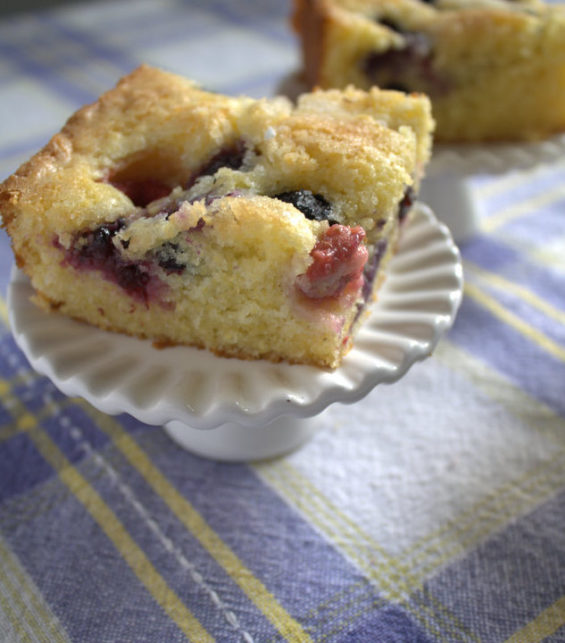 berry cornmeal cake