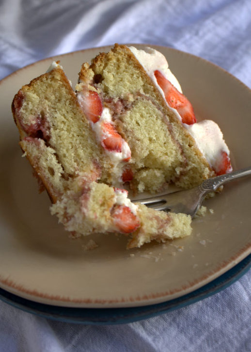 strawberries and mascarpone cream cake